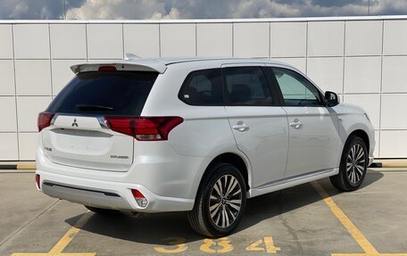 Mitsubishi Outlander III рестайлинг 3, 2022 год, 3 150 000 рублей, 6 фотография