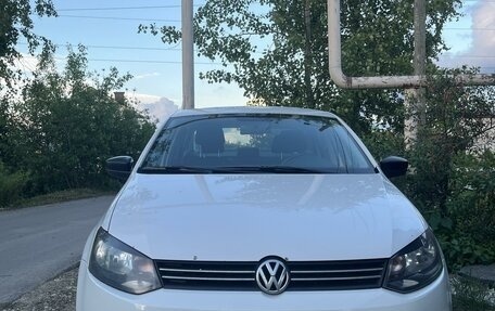 Volkswagen Polo VI (EU Market), 2013 год, 900 000 рублей, 2 фотография