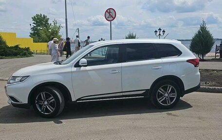 Mitsubishi Outlander III рестайлинг 3, 2015 год, 2 100 000 рублей, 7 фотография