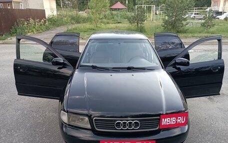 Audi A4, 1998 год, 299 000 рублей, 2 фотография