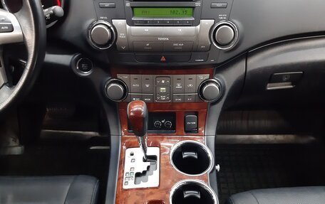 Toyota Highlander III, 2011 год, 1 850 000 рублей, 17 фотография