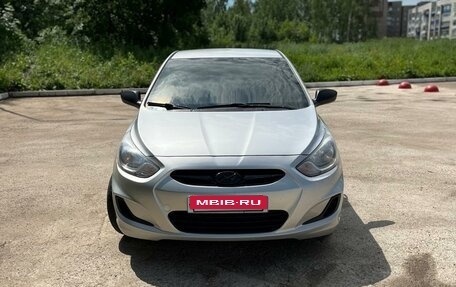 Hyundai Solaris II рестайлинг, 2013 год, 820 000 рублей, 2 фотография