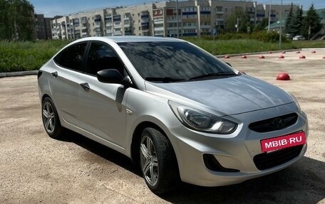 Hyundai Solaris II рестайлинг, 2013 год, 820 000 рублей, 3 фотография