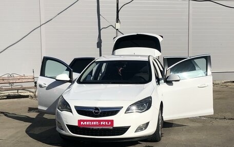 Opel Astra J, 2011 год, 699 000 рублей, 2 фотография