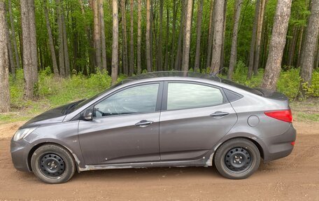 Hyundai Solaris II рестайлинг, 2010 год, 650 000 рублей, 4 фотография