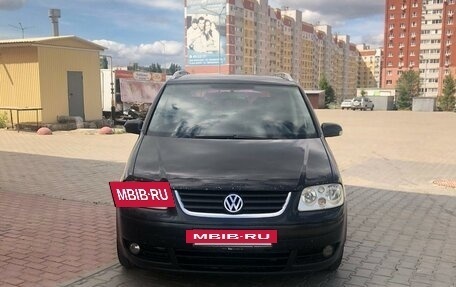 Volkswagen Touran III, 2005 год, 450 000 рублей, 3 фотография