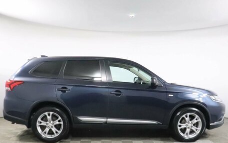 Mitsubishi Outlander III рестайлинг 3, 2018 год, 1 885 000 рублей, 4 фотография