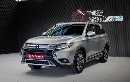 Mitsubishi Outlander III рестайлинг 3, 2019 год, 2 240 000 рублей, 1 фотография