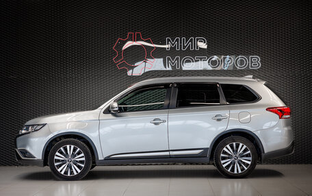 Mitsubishi Outlander III рестайлинг 3, 2019 год, 2 240 000 рублей, 10 фотография