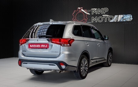 Mitsubishi Outlander III рестайлинг 3, 2019 год, 2 240 000 рублей, 11 фотография