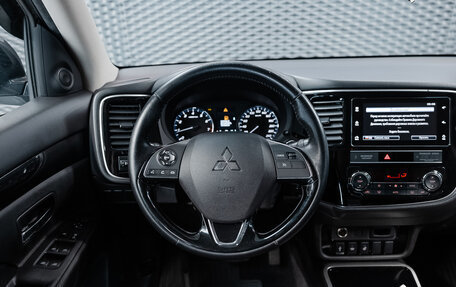 Mitsubishi Outlander III рестайлинг 3, 2019 год, 2 240 000 рублей, 25 фотография