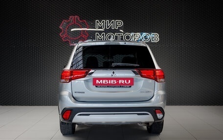 Mitsubishi Outlander III рестайлинг 3, 2019 год, 2 240 000 рублей, 18 фотография