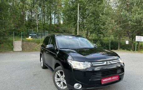 Mitsubishi Outlander III рестайлинг 3, 2013 год, 1 850 000 рублей, 1 фотография