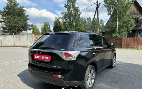 Mitsubishi Outlander III рестайлинг 3, 2013 год, 1 850 000 рублей, 3 фотография