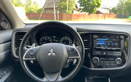 Mitsubishi Outlander III рестайлинг 3, 2013 год, 1 850 000 рублей, 13 фотография