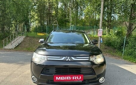 Mitsubishi Outlander III рестайлинг 3, 2013 год, 1 850 000 рублей, 7 фотография