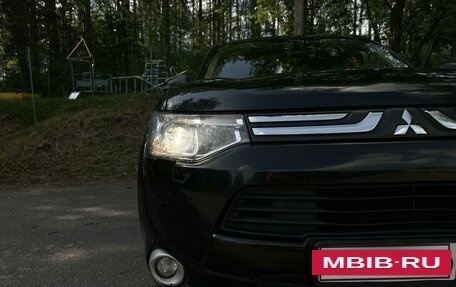 Mitsubishi Outlander III рестайлинг 3, 2013 год, 1 850 000 рублей, 26 фотография