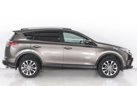 Toyota RAV4, 2018 год, 3 050 000 рублей, 5 фотография