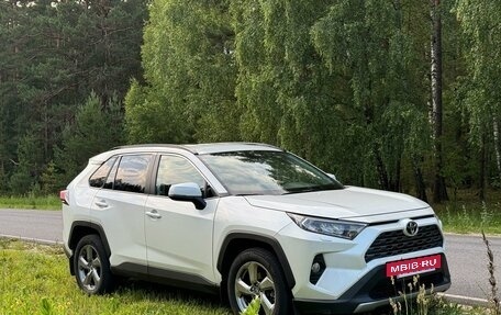 Toyota RAV4, 2020 год, 3 700 000 рублей, 2 фотография