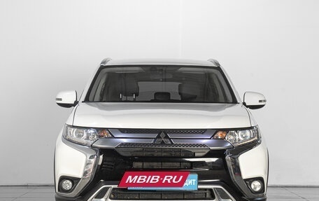 Mitsubishi Outlander III рестайлинг 3, 2019 год, 2 499 000 рублей, 2 фотография