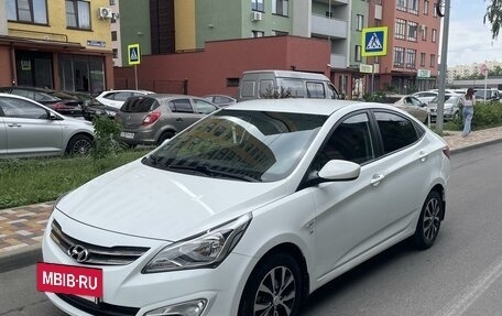 Hyundai Solaris II рестайлинг, 2016 год, 1 350 000 рублей, 2 фотография