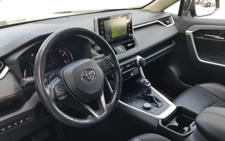 Toyota RAV4, 2019 год, 3 550 000 рублей, 20 фотография