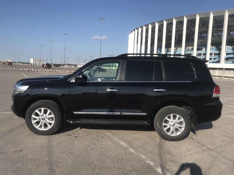 Toyota Land Cruiser 200 рестайлинг 2, 2020 год, 9 800 000 рублей, 7 фотография