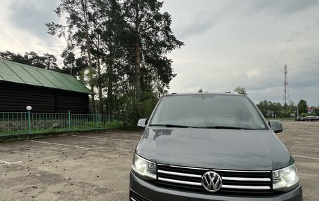 Volkswagen Multivan T6 рестайлинг, 2016 год, 3 800 000 рублей, 1 фотография