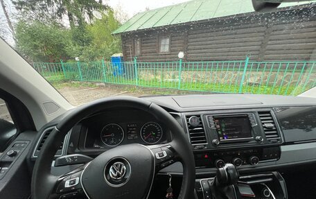 Volkswagen Multivan T6 рестайлинг, 2016 год, 3 800 000 рублей, 10 фотография