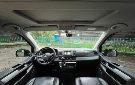 Volkswagen Multivan T6 рестайлинг, 2016 год, 3 800 000 рублей, 8 фотография