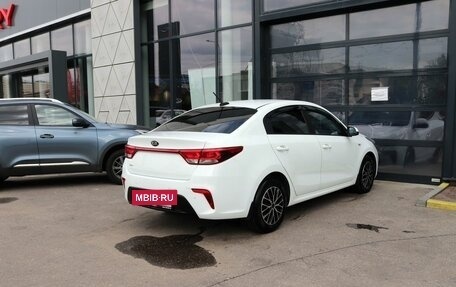 KIA Rio IV, 2018 год, 1 599 000 рублей, 10 фотография