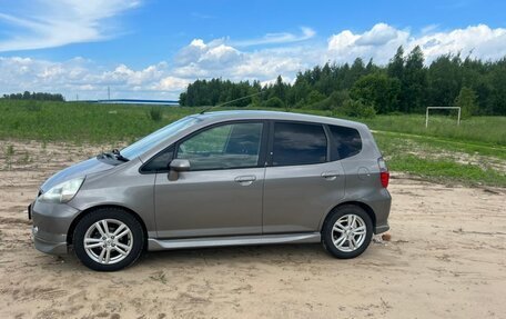 Honda Fit III, 2003 год, 440 000 рублей, 2 фотография