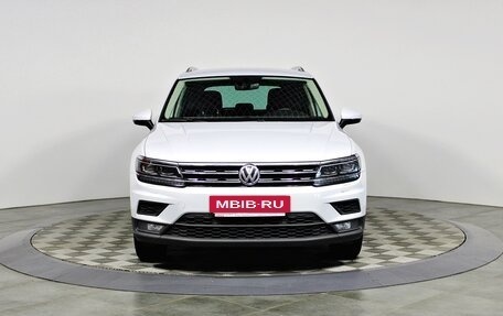 Volkswagen Tiguan II, 2018 год, 2 497 000 рублей, 2 фотография