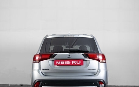 Mitsubishi Outlander III рестайлинг 3, 2018 год, 2 249 000 рублей, 6 фотография