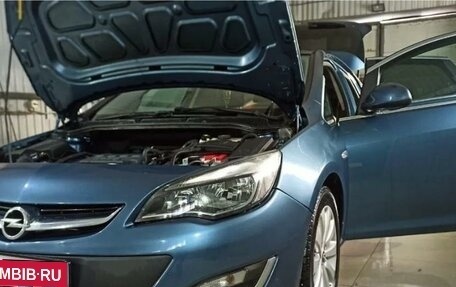 Opel Astra J, 2013 год, 870 000 рублей, 2 фотография