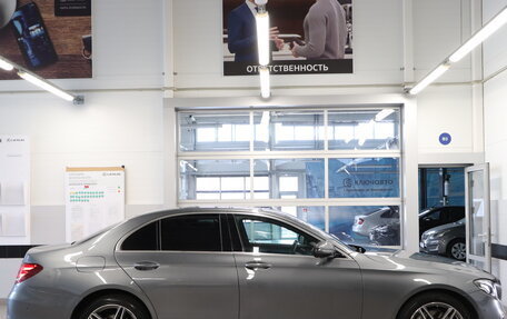 Mercedes-Benz E-Класс, 2019 год, 3 950 000 рублей, 4 фотография