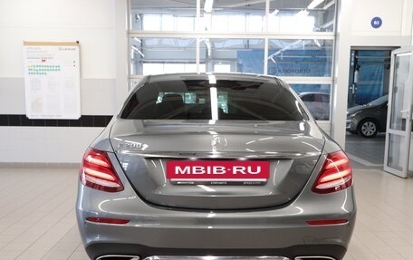 Mercedes-Benz E-Класс, 2019 год, 3 950 000 рублей, 6 фотография
