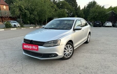 Volkswagen Jetta VI, 2013 год, 600 000 рублей, 2 фотография