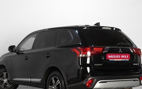 Mitsubishi Outlander III рестайлинг 3, 2020 год, 2 299 000 рублей, 4 фотография