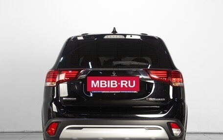 Mitsubishi Outlander III рестайлинг 3, 2020 год, 2 299 000 рублей, 5 фотография