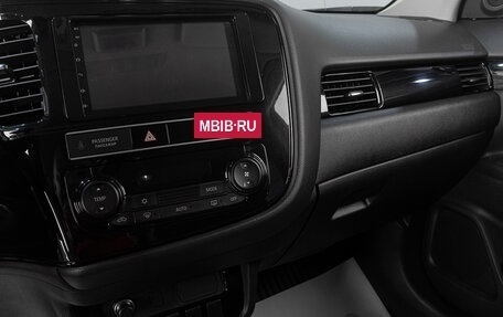 Mitsubishi Outlander III рестайлинг 3, 2020 год, 2 299 000 рублей, 14 фотография