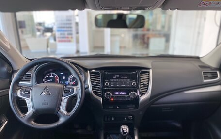 Mitsubishi Pajero Sport III рестайлинг, 2018 год, 3 090 000 рублей, 9 фотография
