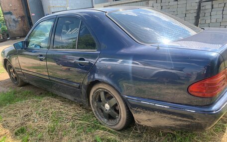 Mercedes-Benz E-Класс, 1996 год, 200 000 рублей, 6 фотография