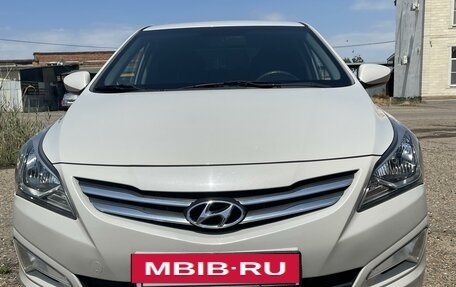 Hyundai Solaris II рестайлинг, 2015 год, 1 150 000 рублей, 2 фотография