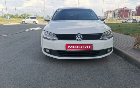 Volkswagen Jetta VI, 2013 год, 860 000 рублей, 2 фотография