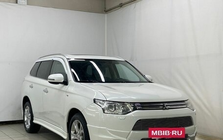 Mitsubishi Outlander III рестайлинг 3, 2013 год, 2 130 000 рублей, 3 фотография