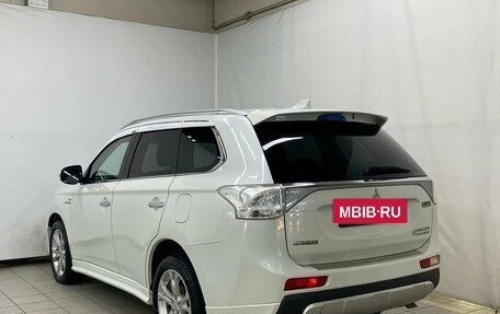 Mitsubishi Outlander III рестайлинг 3, 2013 год, 2 130 000 рублей, 7 фотография