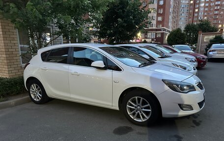 Opel Astra J, 2011 год, 795 000 рублей, 3 фотография