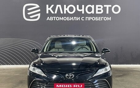 Toyota Camry, 2021 год, 3 450 000 рублей, 2 фотография