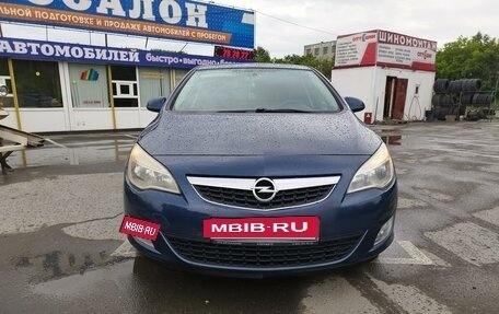 Opel Astra J, 2011 год, 630 000 рублей, 2 фотография